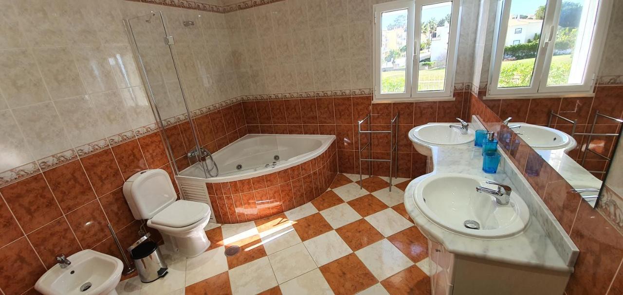 אולוס די אגווה Sunset Villa By Laranjal Rentals מראה חיצוני תמונה
